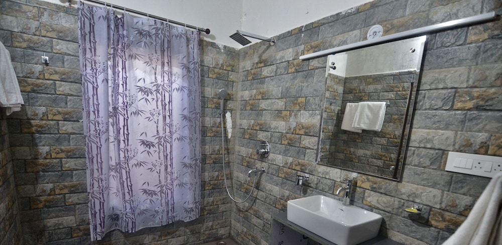 Hotel Uttarakhand 27/29