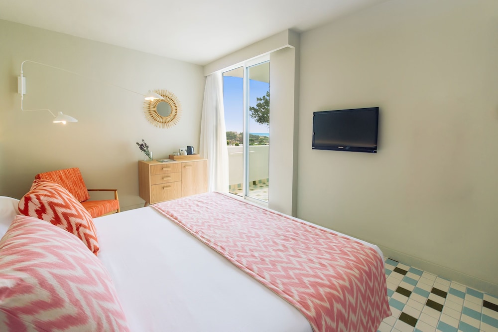 Select, Queen Bed, Sea View