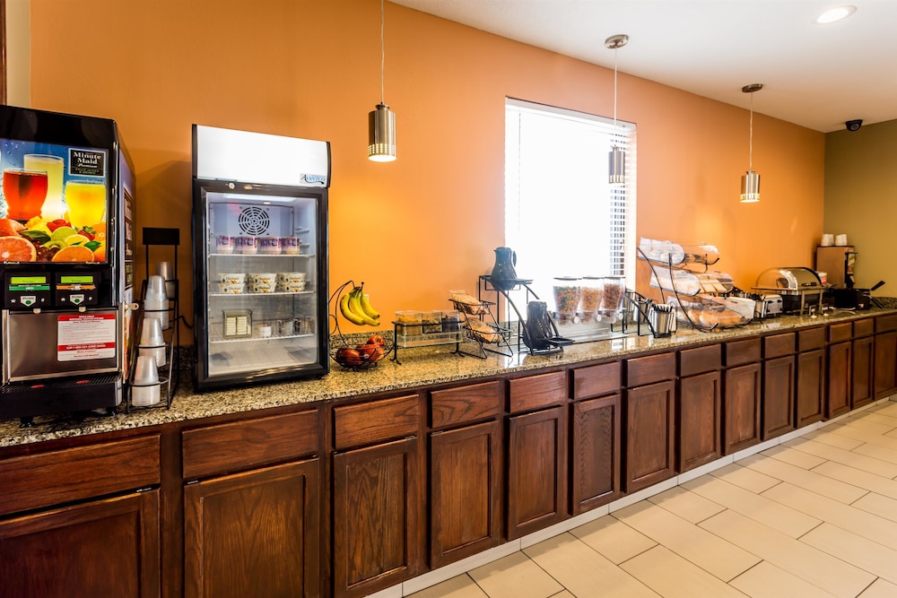 Days Inn by Wyndham Round Rock 30/43