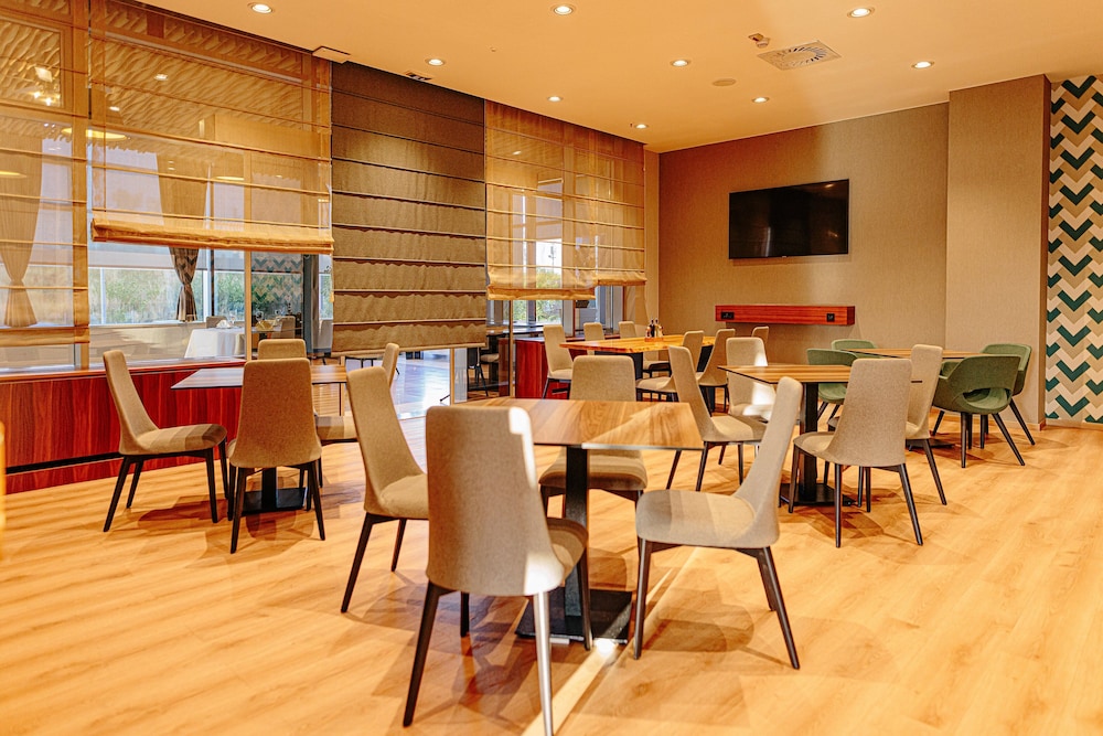 Holiday Inn Belgrade 58/71