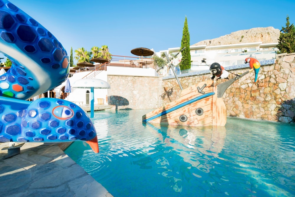 Porto Angeli Beach Resort 70/76