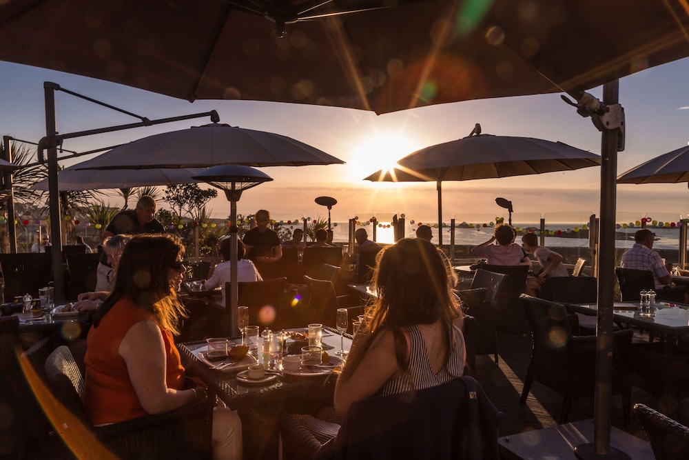 Cobo Bay Hotel 36/45