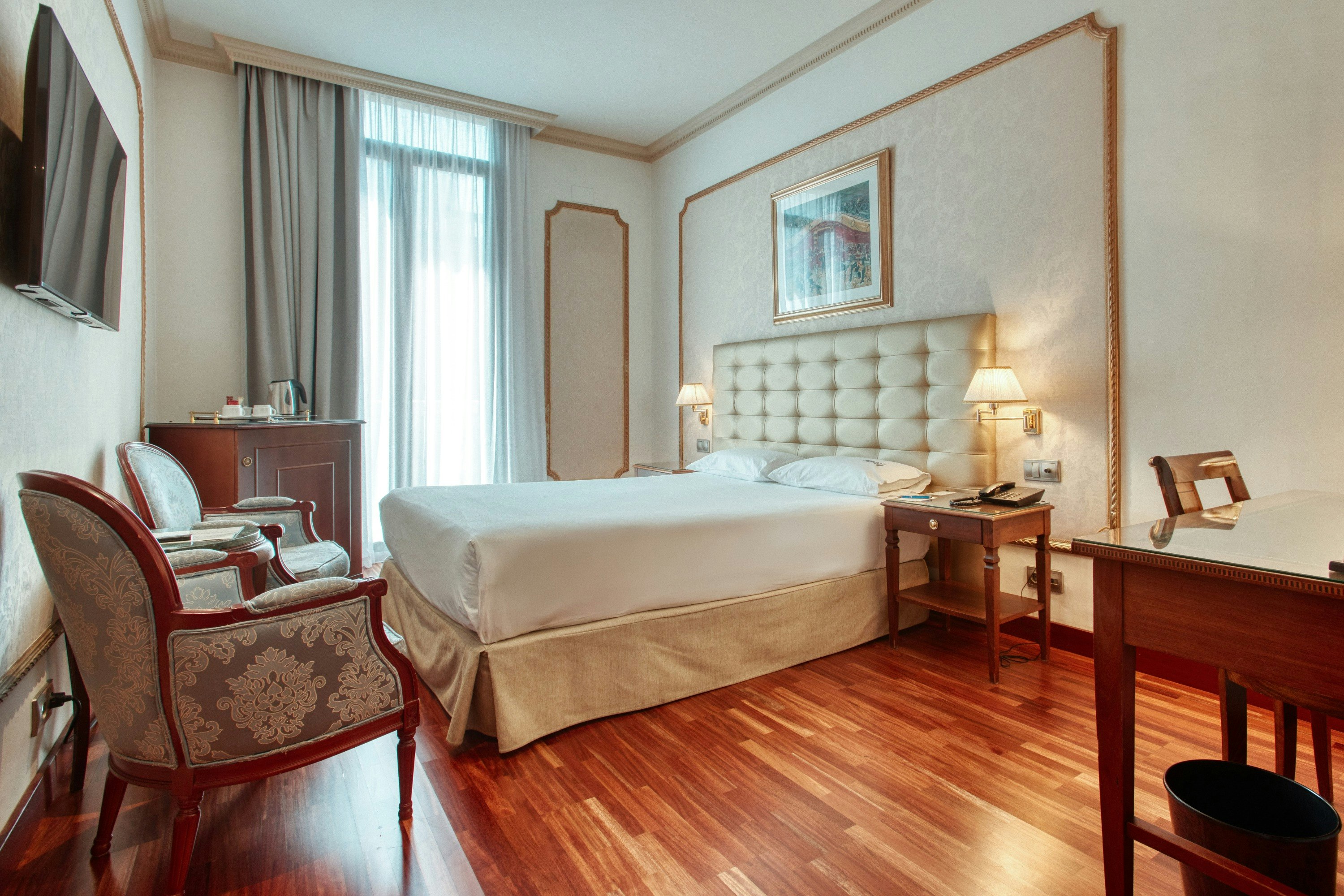 Roger De Lluria Hotel 24/57