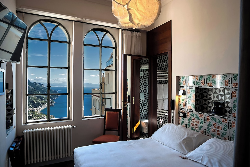 ROOM, DOUBLE OR TWIN BED, SEA VIEW, SMALL