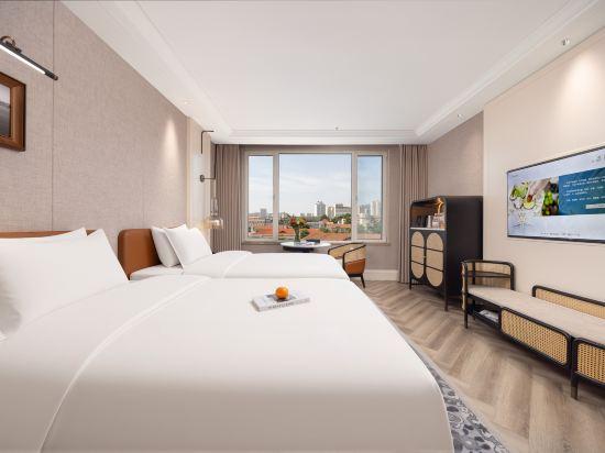 Room, Twin Beds, North View