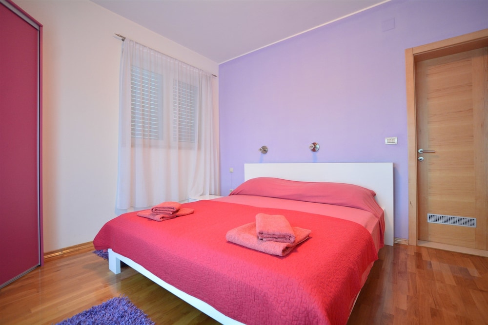 Villa Avantgarde 7/50