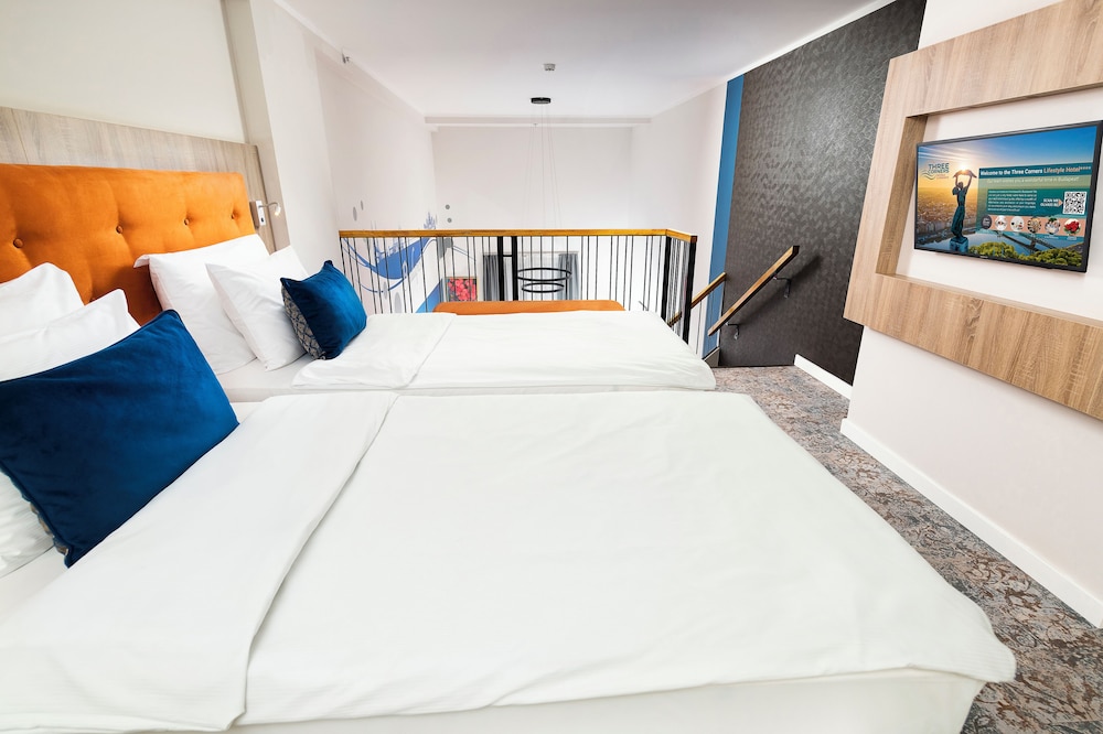 DUPLEX, DREAM, SUITE