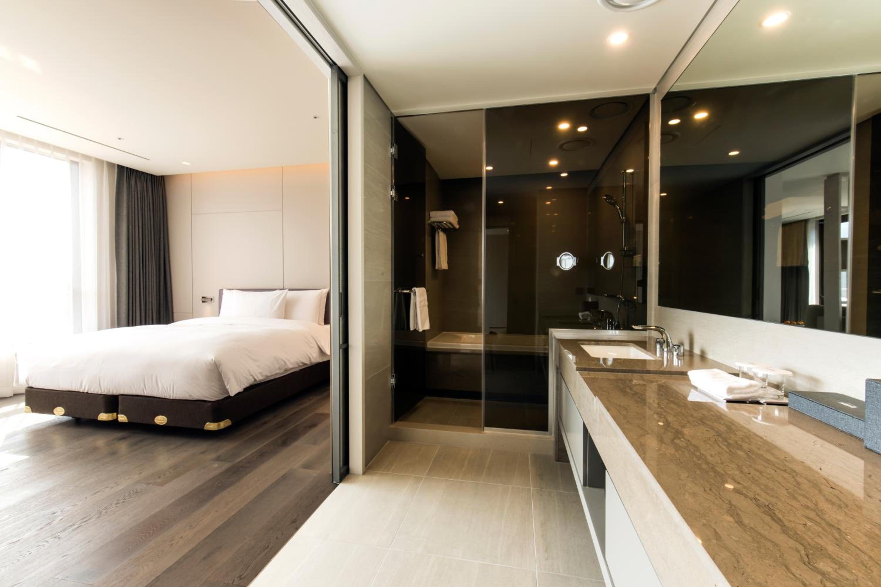 Pool, Suite, Single, with Extra Bed، Hotel Nanta 4/10
