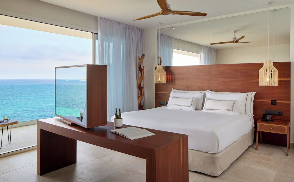 The Level, Suite, King Bed, Sea View