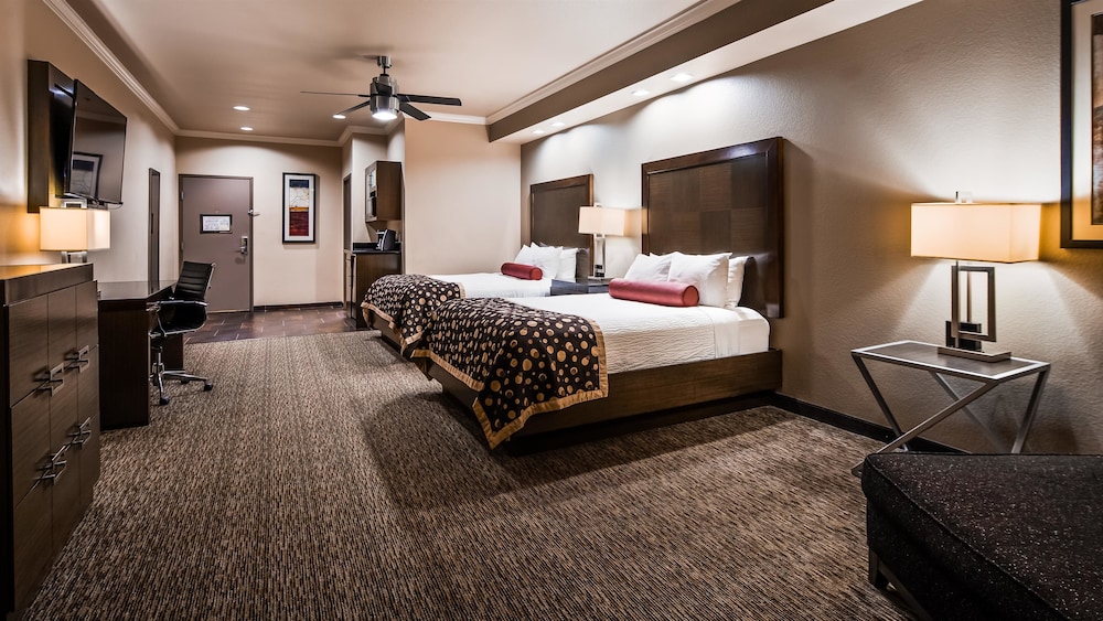 Best Western Premier Crown Chase Inn and Suites 23/70