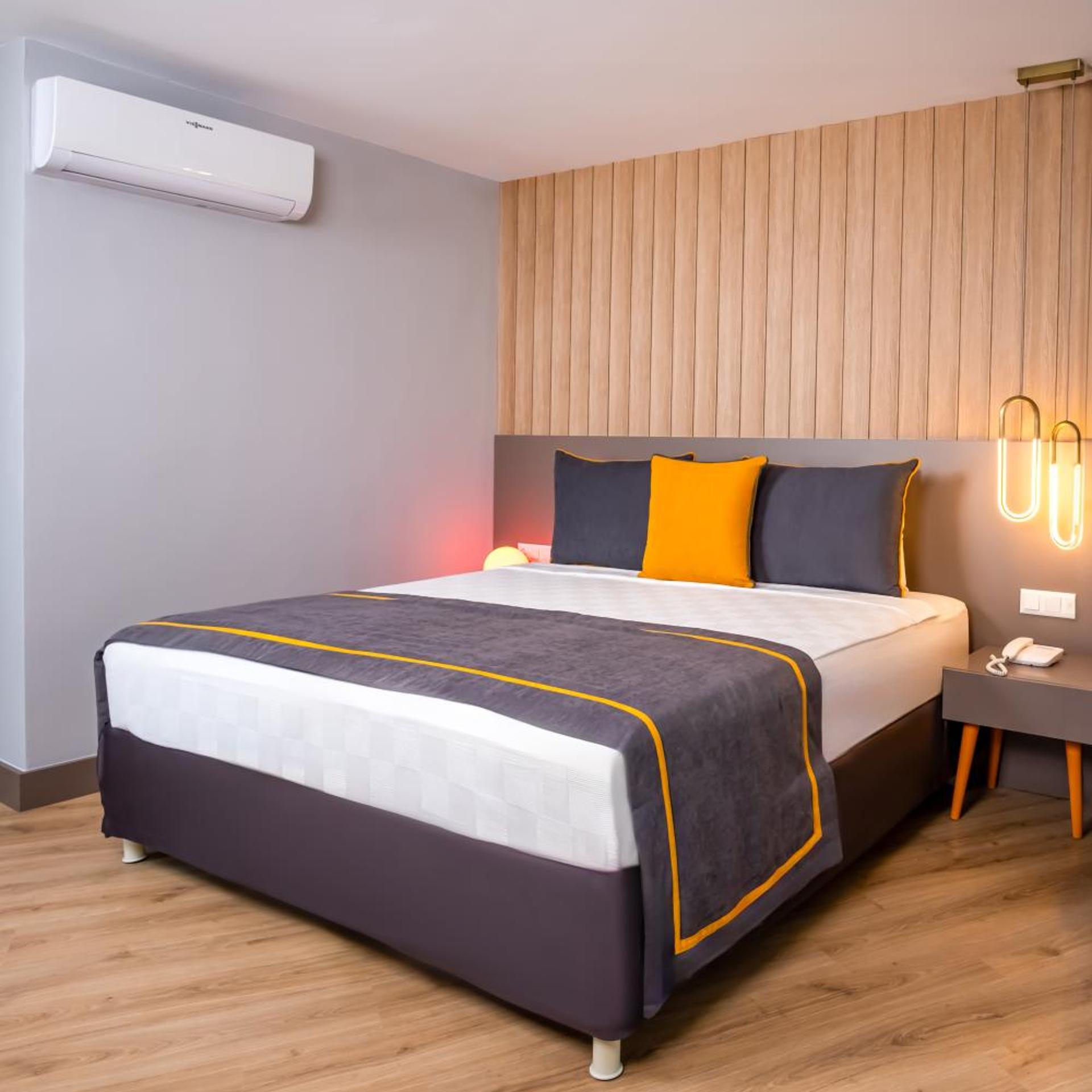 SUPERIOR ROOM