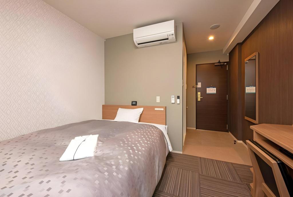 Semi Room, Double Bed