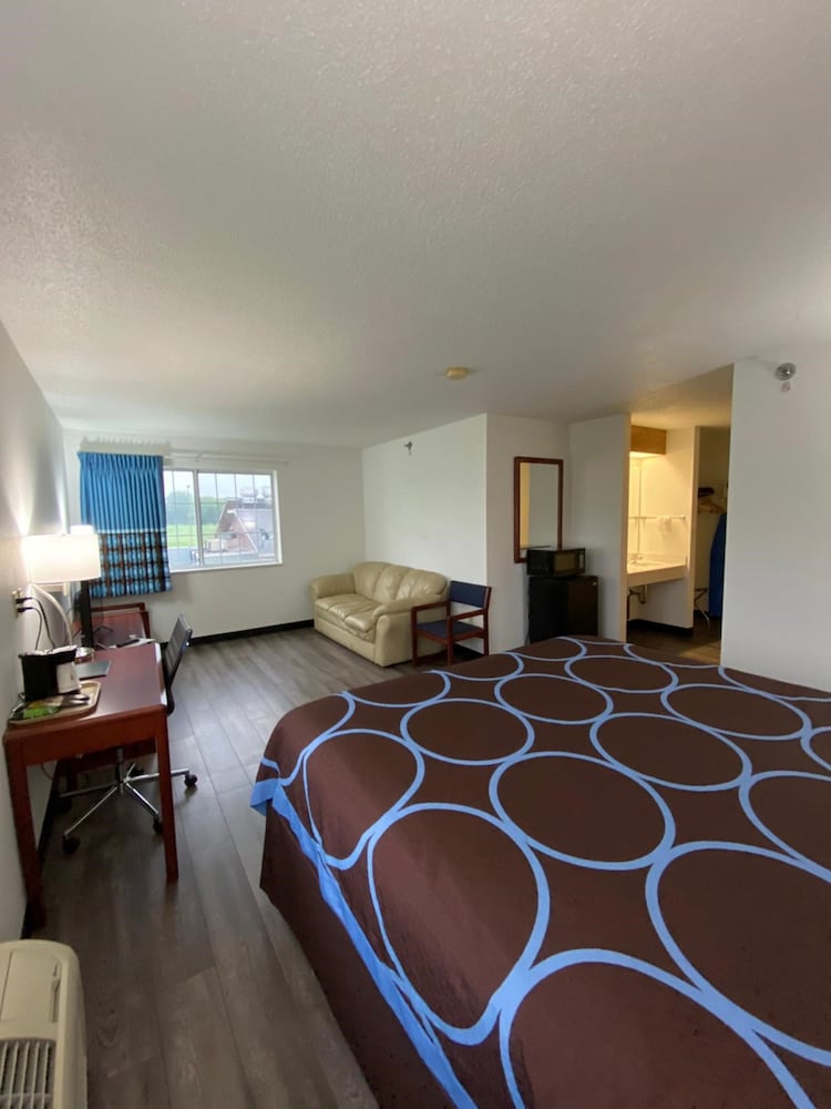 Super 8 by Wyndham Ida Grove 8/40