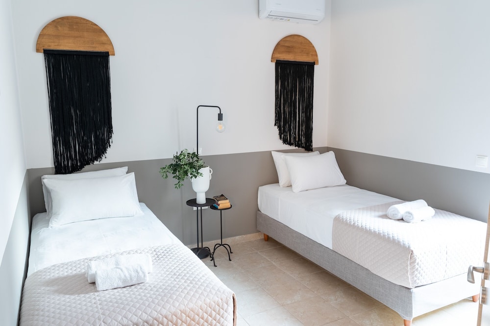 Syra Suites 11/50
