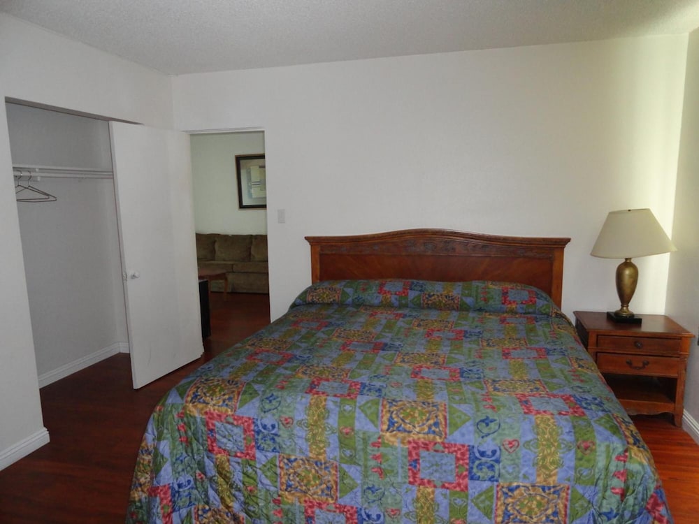 Travel Inn 11/33