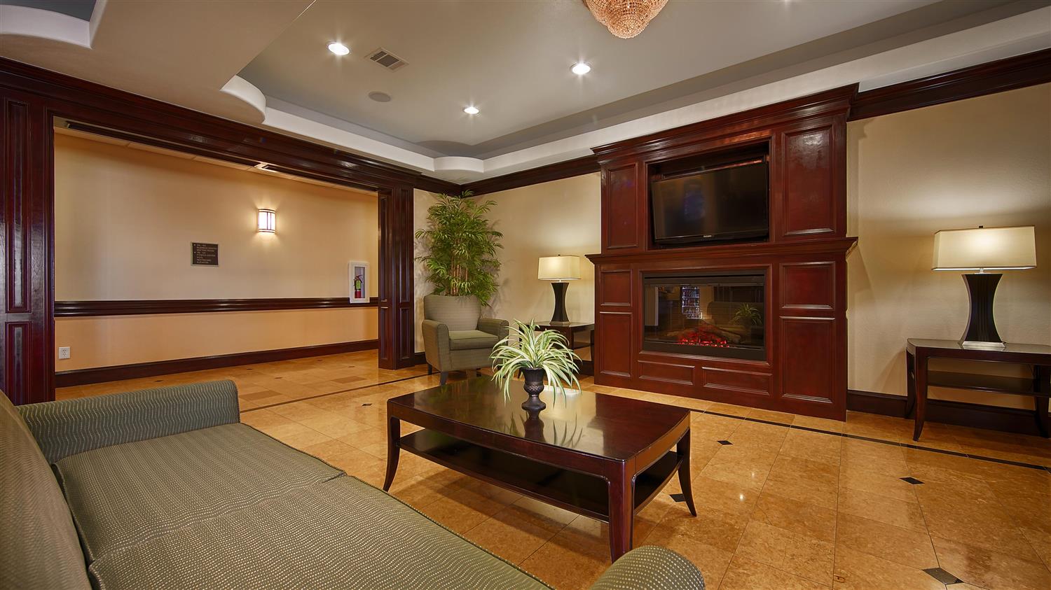 Best Western Plus Manvel Inn & Suites 3/7