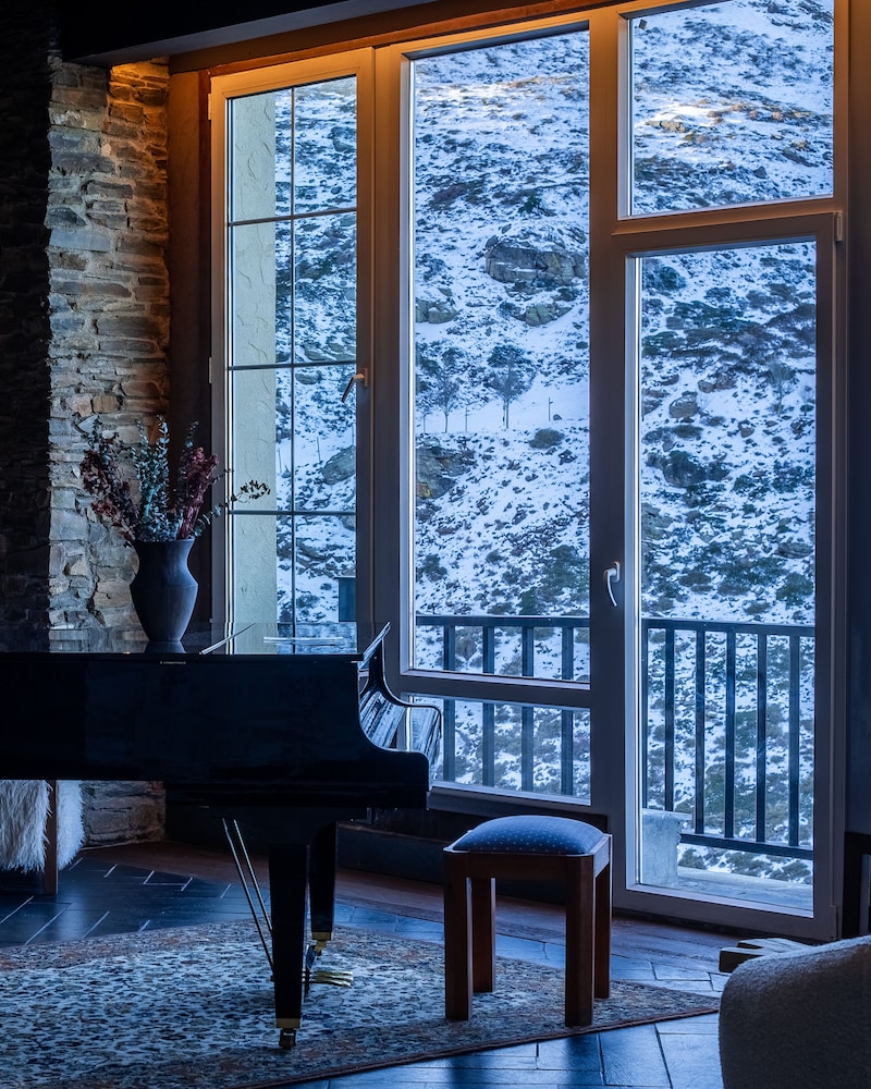 The Mountains Hotel 36/50