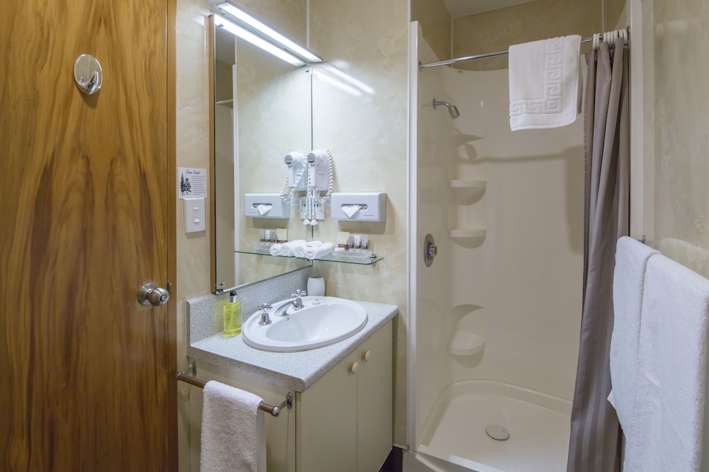 Amross Court Motor Lodge 17/50