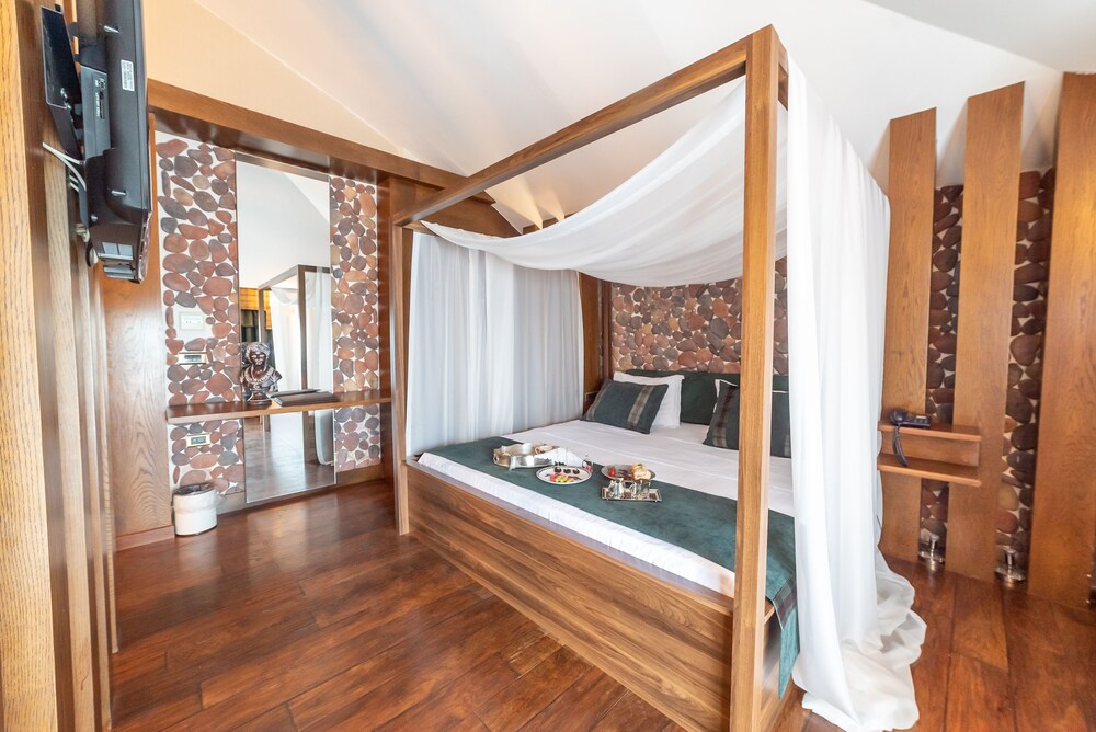 ATIK HOTEL 28/73