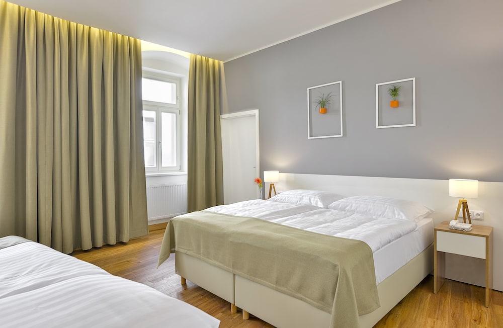 Hotel Garden Court 34/72