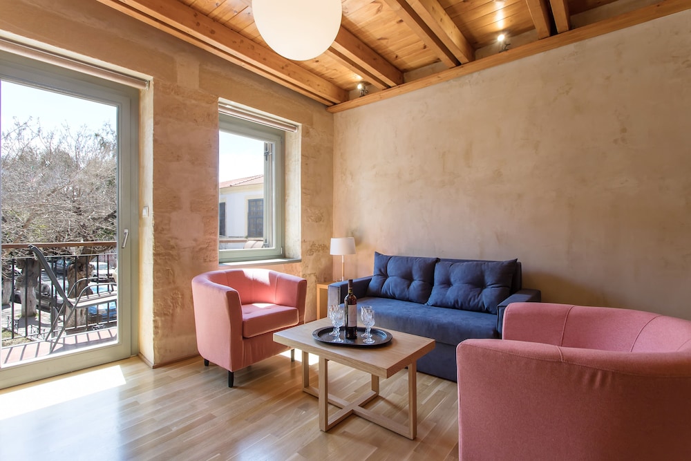 Polixenys Suites 28/46