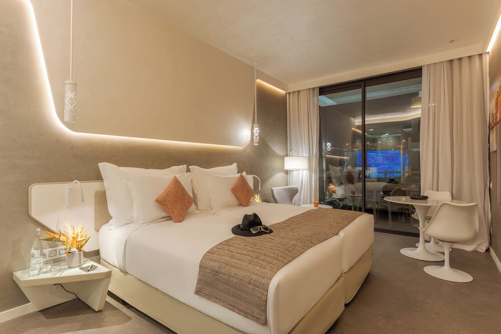 Avenue, Superior, Double Bed, City View