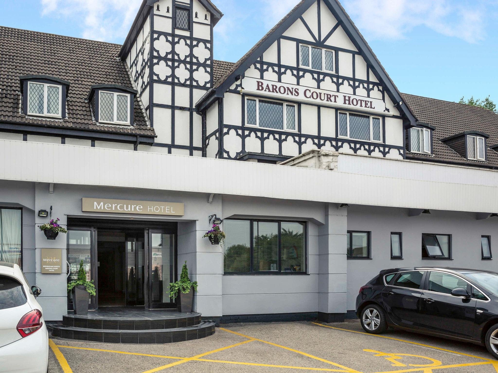 Barons Court Hotel Walsall 14/17