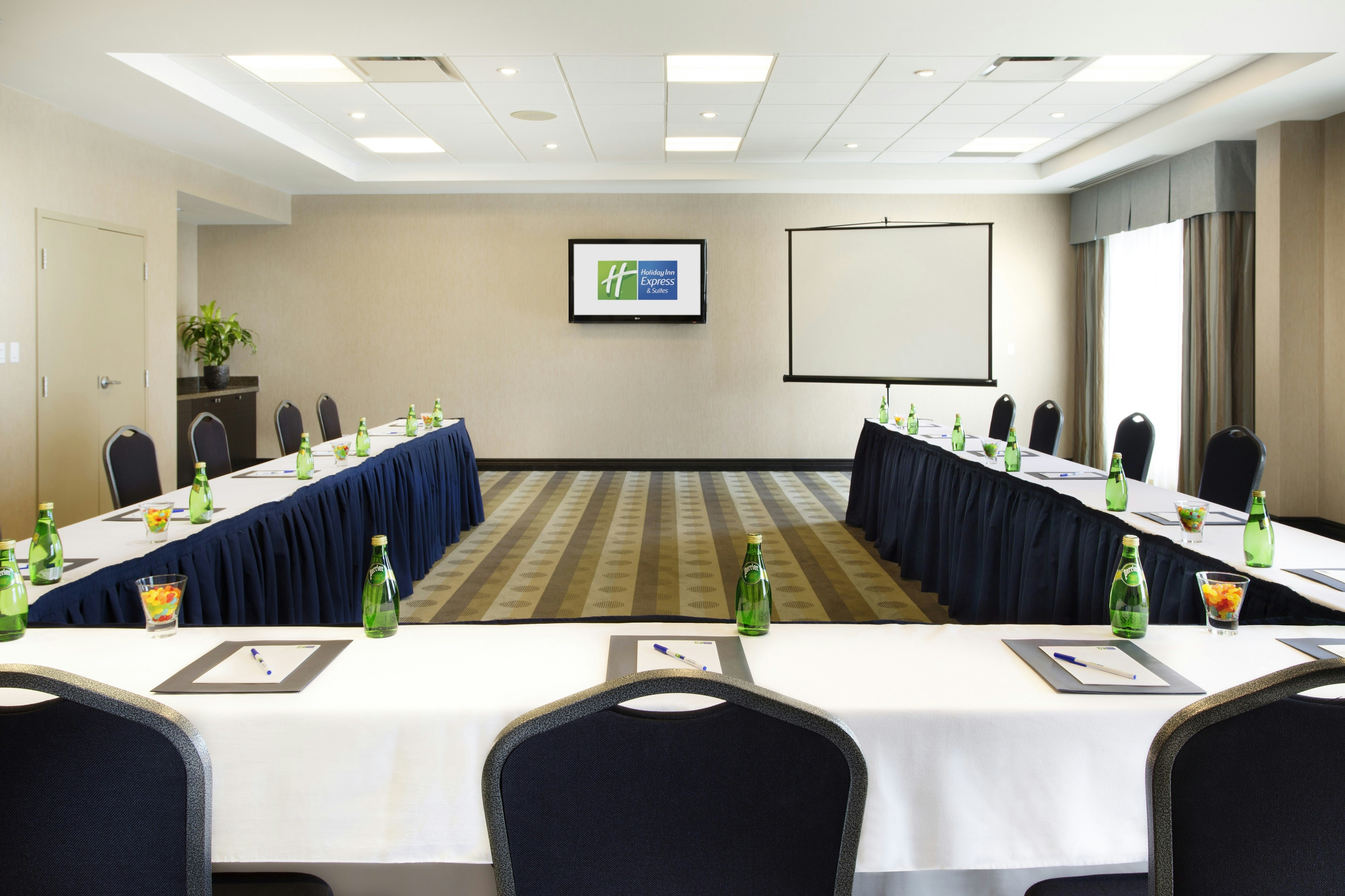 Holiday Inn Express Ottawa West Nepean 26/32
