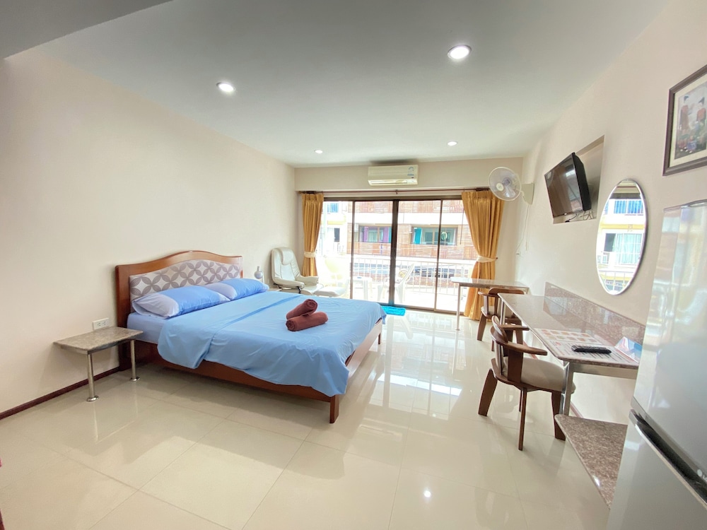 SUPERIOR, QUEEN BED