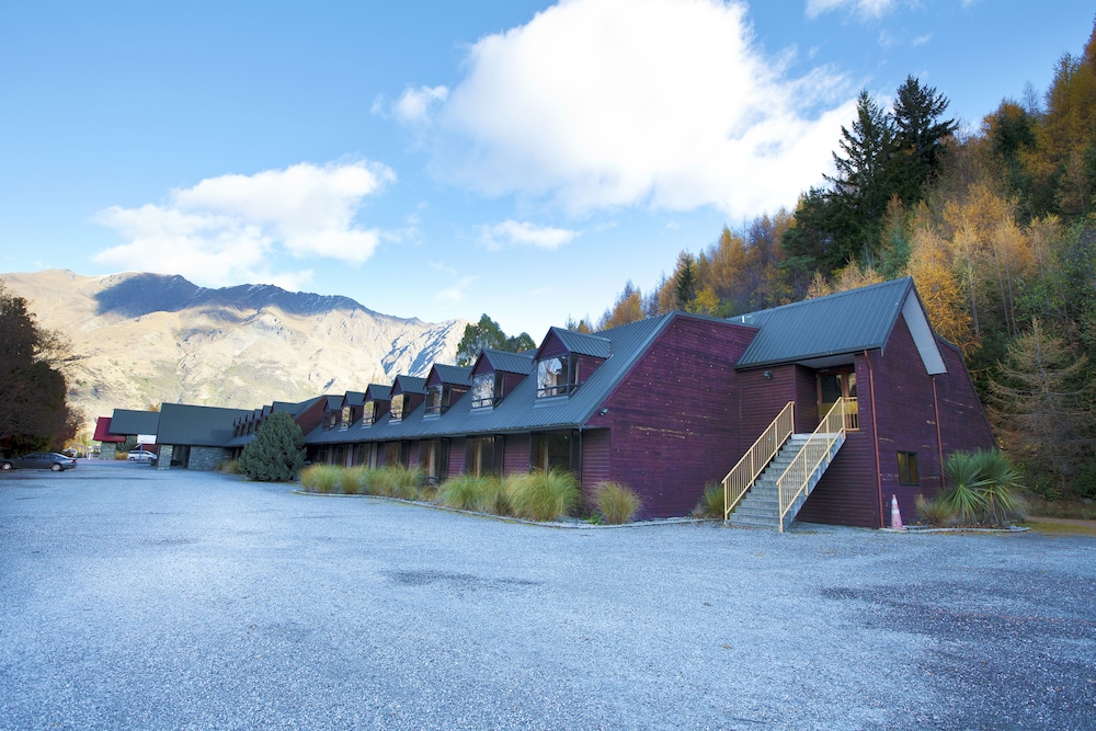 Swiss-Belresort and Villas Coronet Peak 62/65