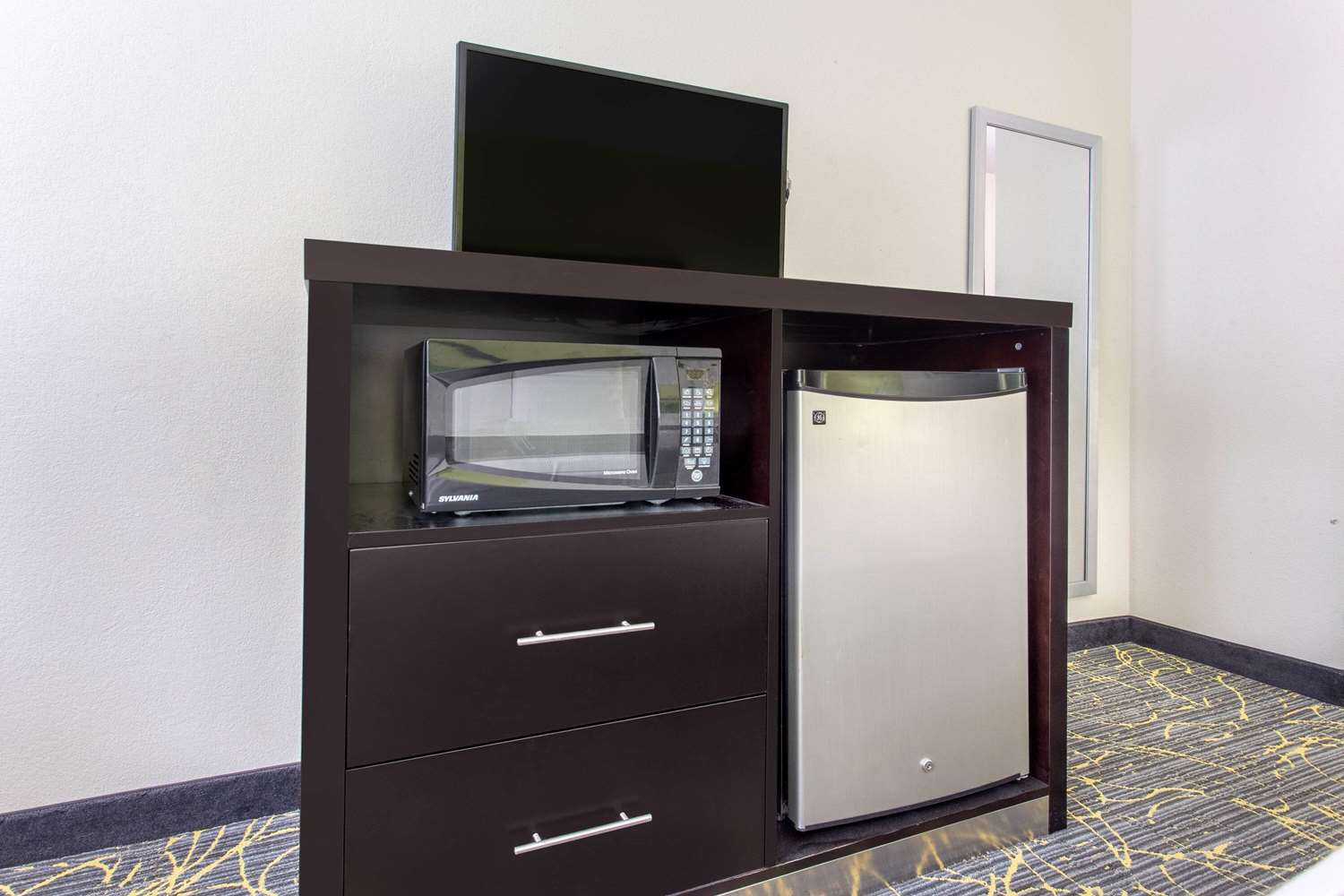 AmericInn by Wyndham Delafield 13/18