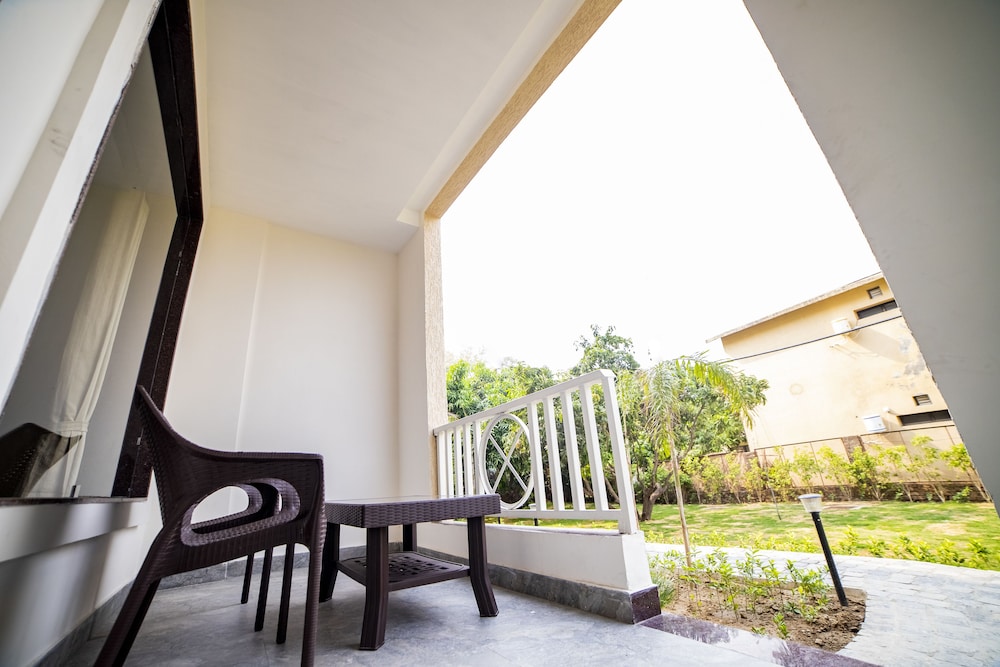 La Savanna Resort Dhiruli 26/29