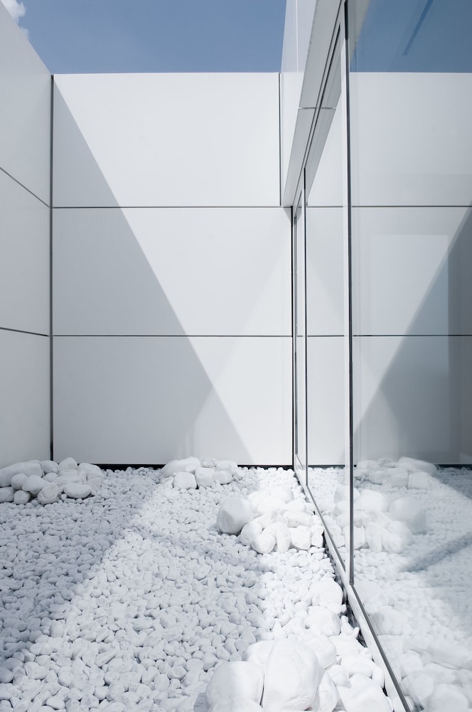 Carbon Hotel 30/61