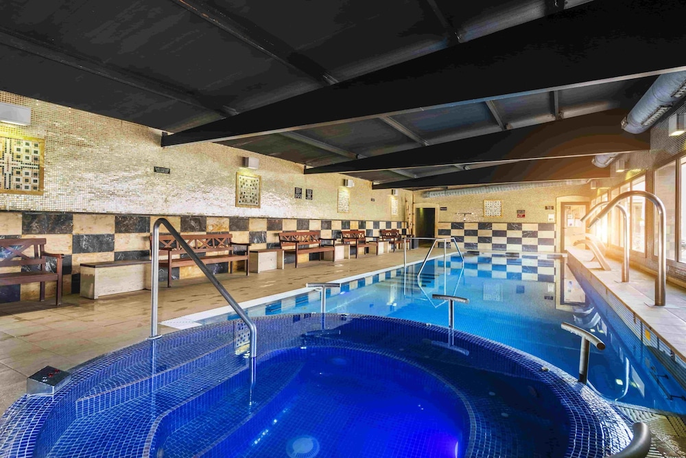 swimming pool spa