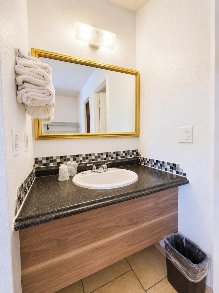 غرفة بسرير فردي لغير المدخنين، Solano Inn Vallejo Napa Valley / Six Flags 5/5