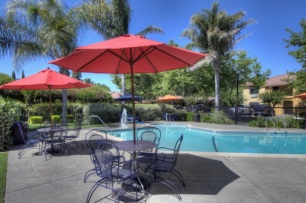 University Park Inn & Suites 24/38