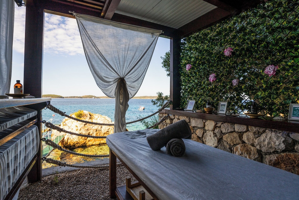 Boutique Beach Resort Podstine 24/50