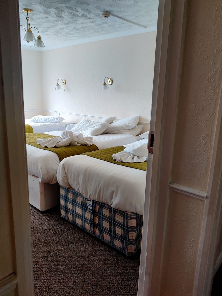 Inglewood Palm Hotel, Abbey Sands Torquay 26/32