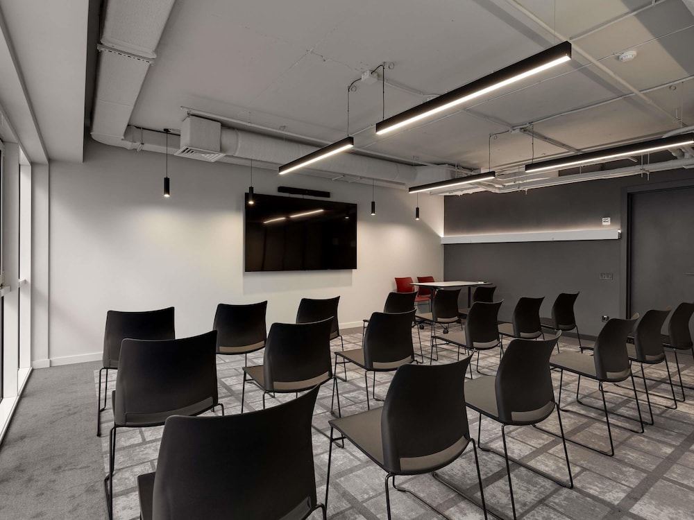 ibis Kyiv Beresteiska 38/47