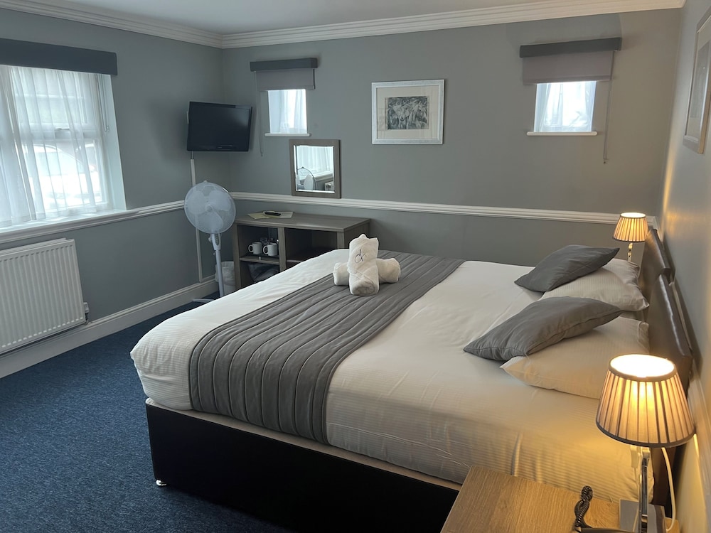 The Corner House Hotel Guest House 17/45