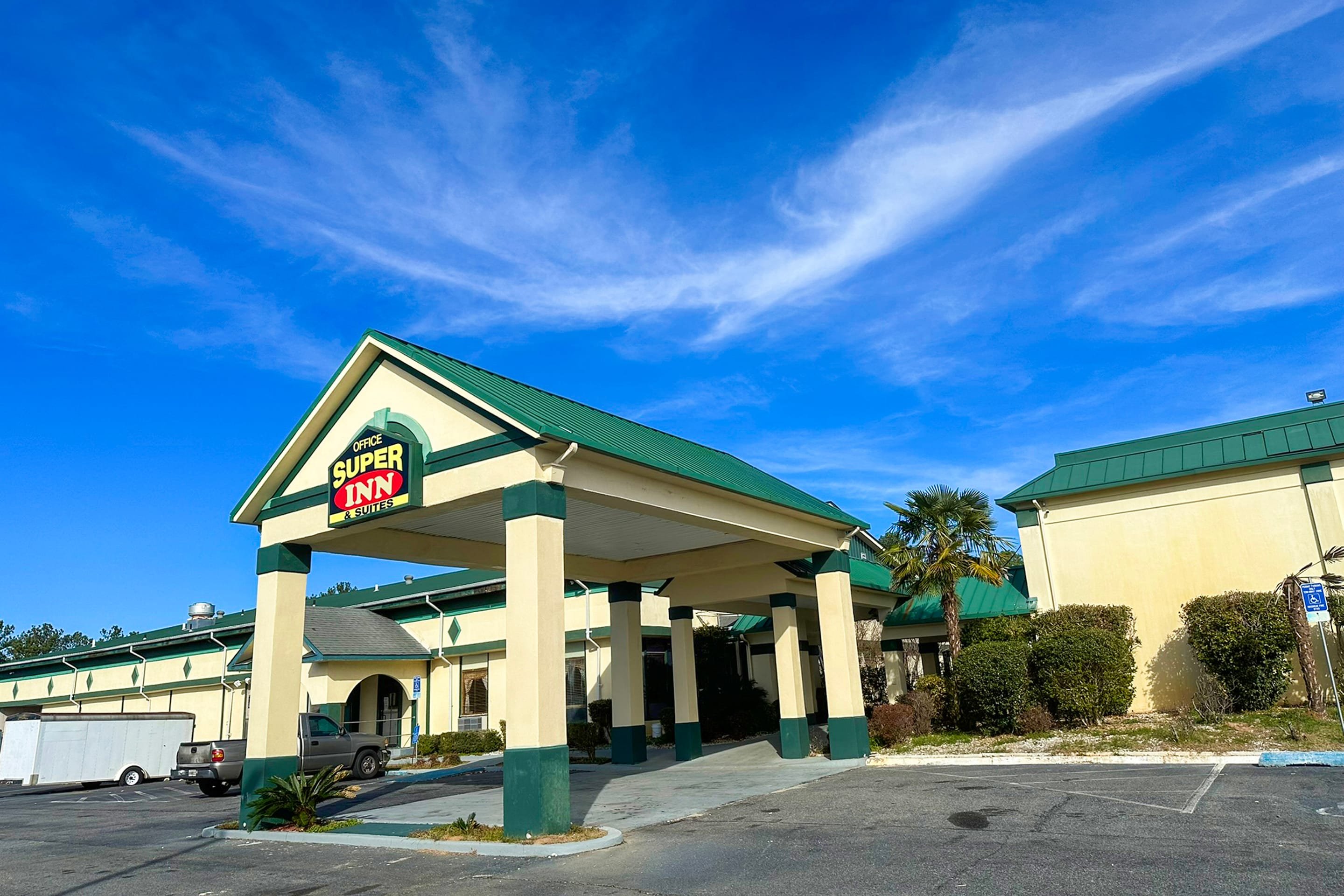 Super Inn & Suites by OYO Milledgeville 68/83