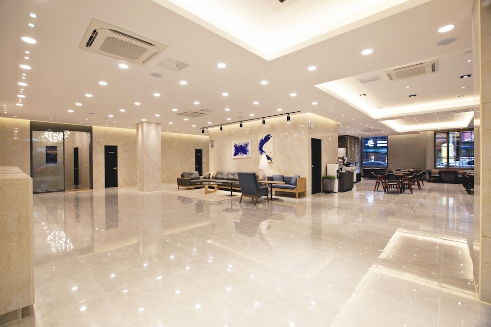 GnB Hotel 8/73