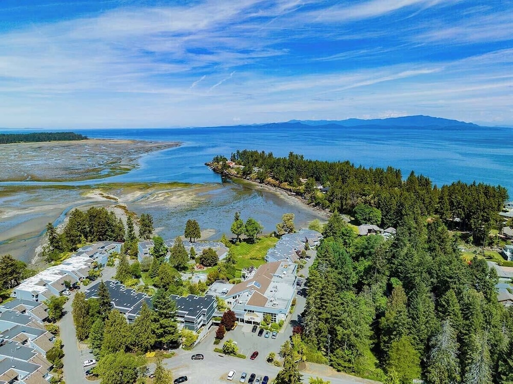 Pacific Shores Resort & Spa 35/48
