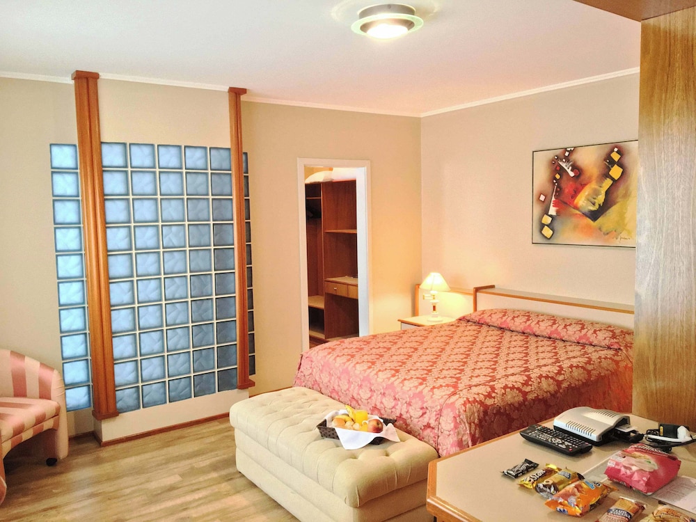 Cosmos Hotel 23/52