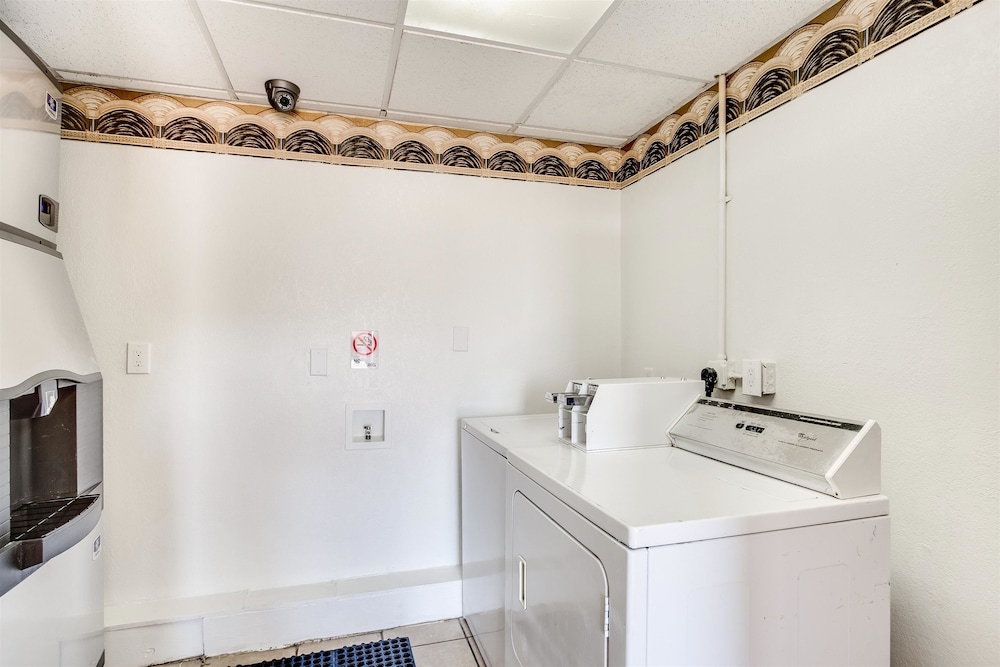 Motel6 El Paso, TX - West 12/66