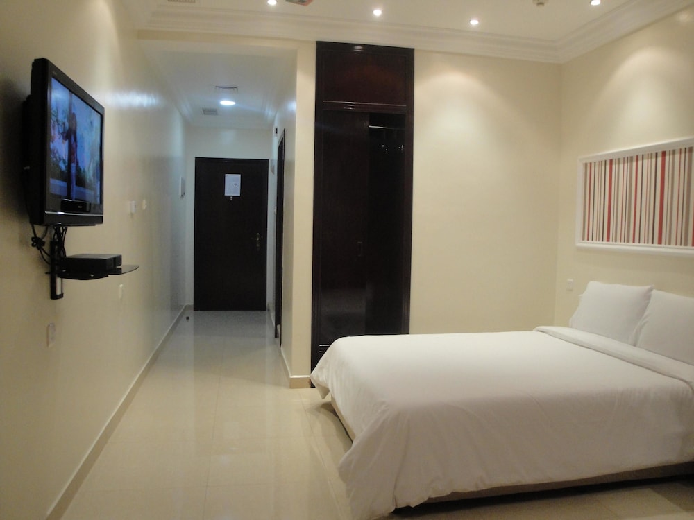 Marina Royal Hotel Suite 10/21