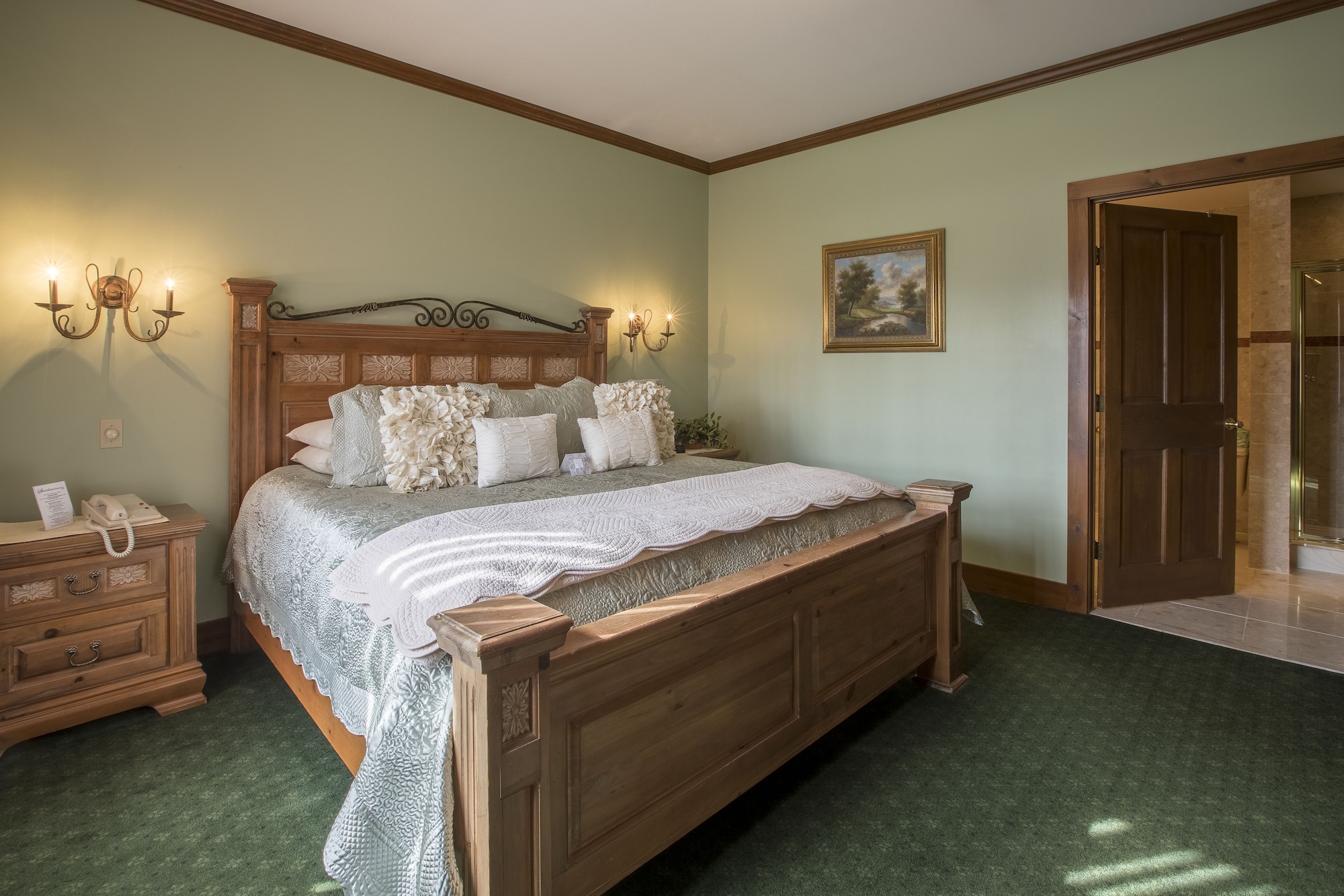 Suite, King Bed, King and Queen Bed, Sofa, Stroudsmoor Country Inn 5/6