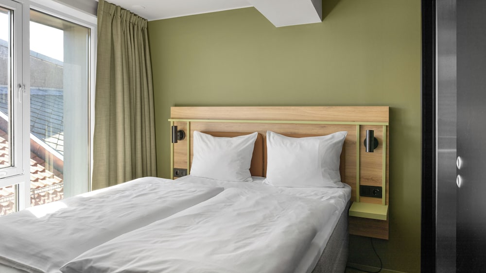 Compact, Double Bed