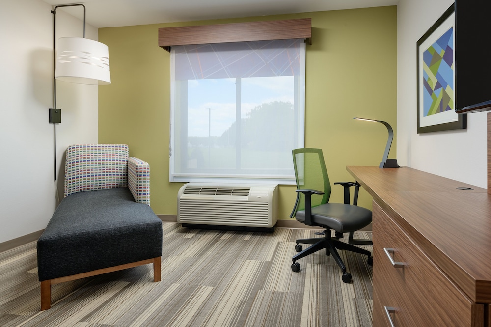 Holiday Inn Express Hotel & Suites Tullahoma 44/47