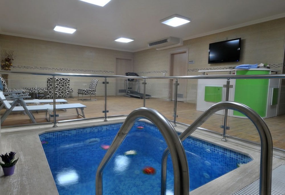 Rhiss Hotel Bostanci 33/64